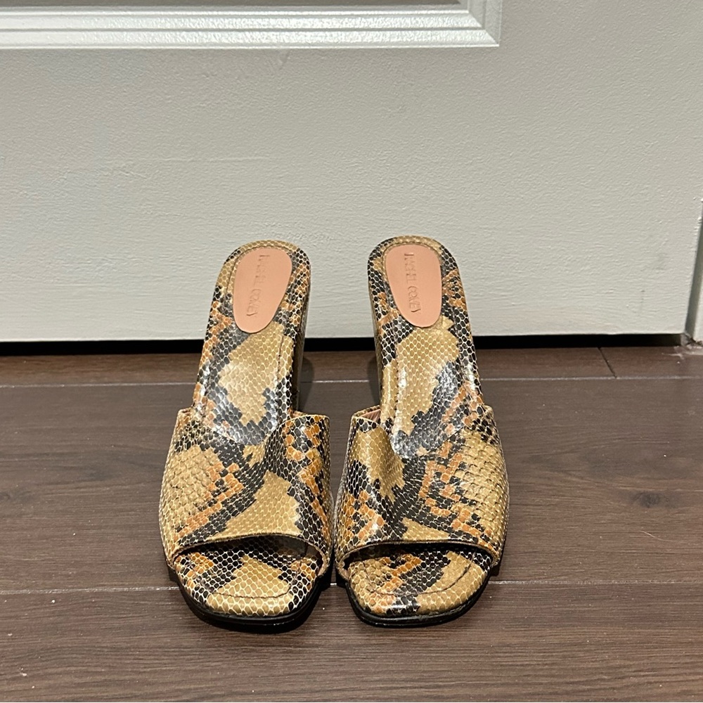 Rachel Comey snake embossed slides Size 9